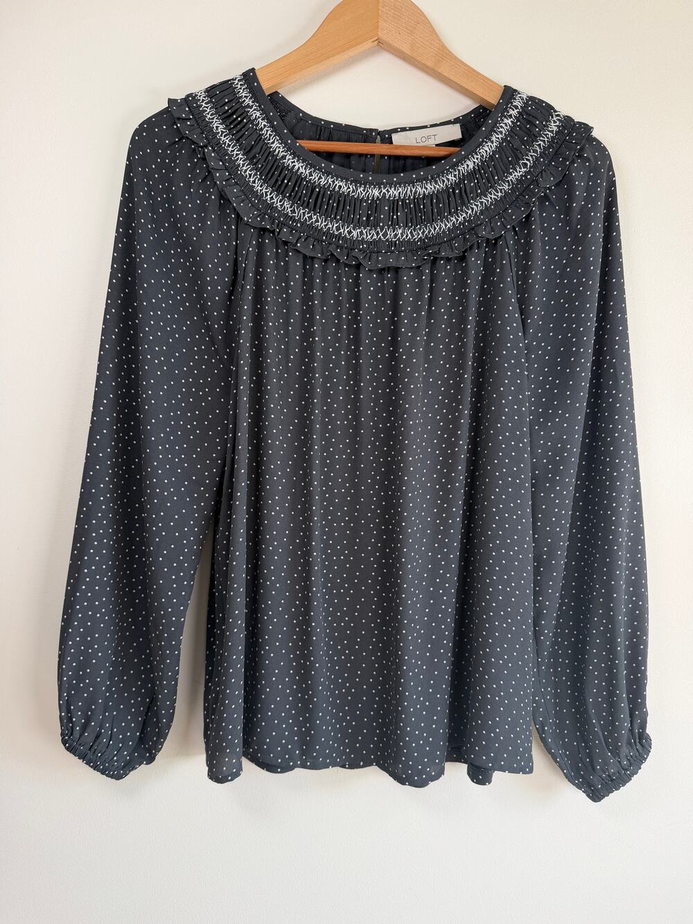 LOFT Peasant Blouse Polka Dot Ruffle Gray Medium Boho Prairie Cottagecore Dots